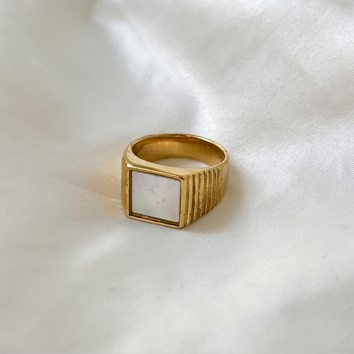 Vintage Insignia White Ring -18K