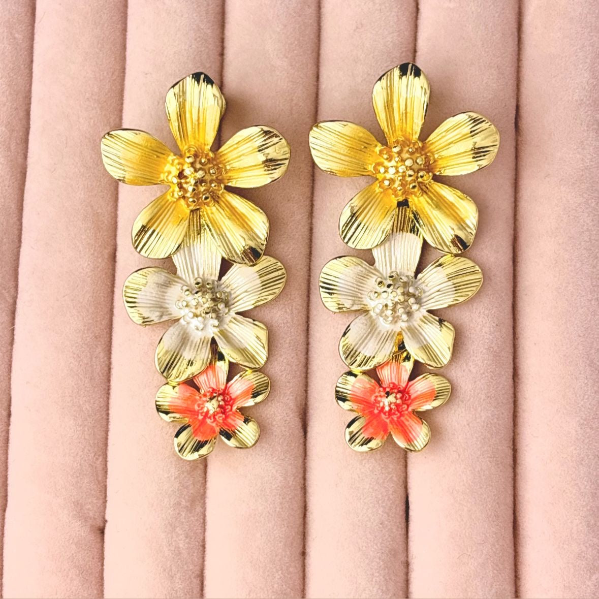 Daisy Vacay Studs -Tangerine