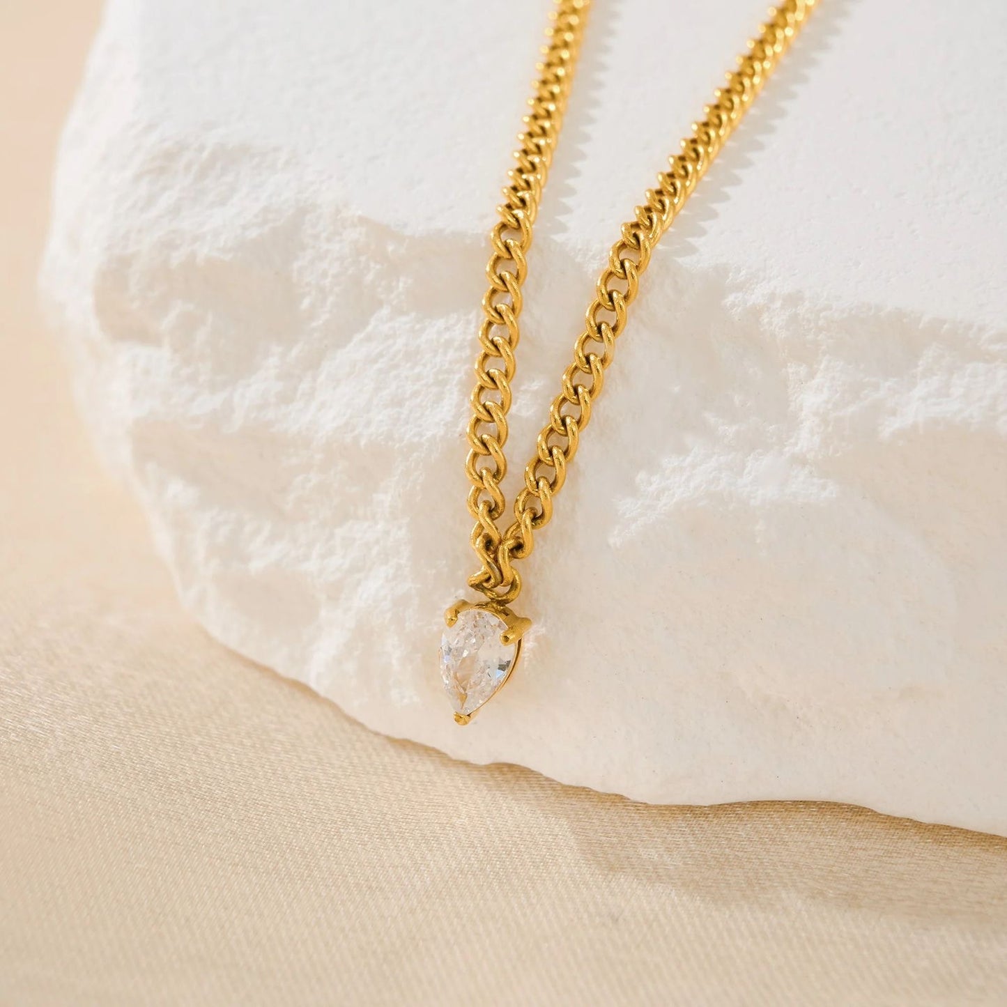 Kaia Necklace-Crystal | 18K