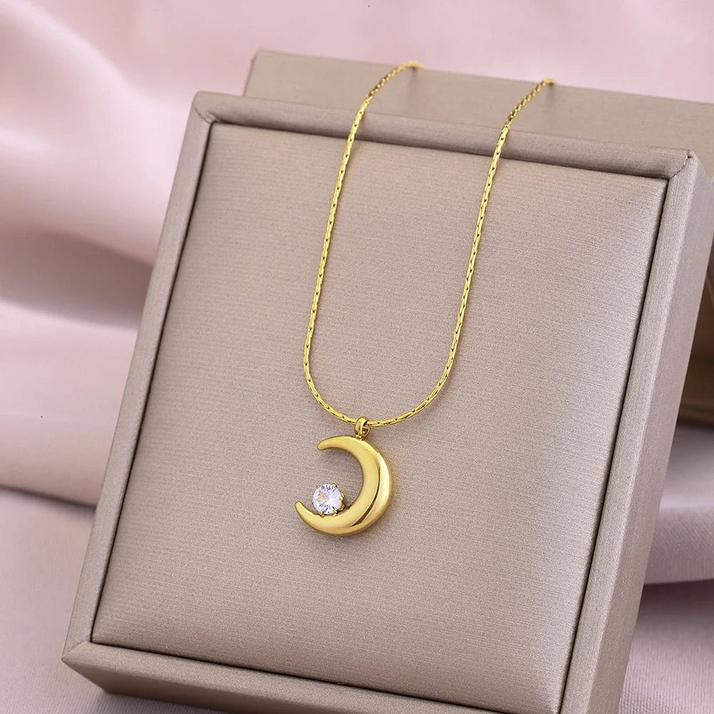 Moon Diamond Necklace -18K