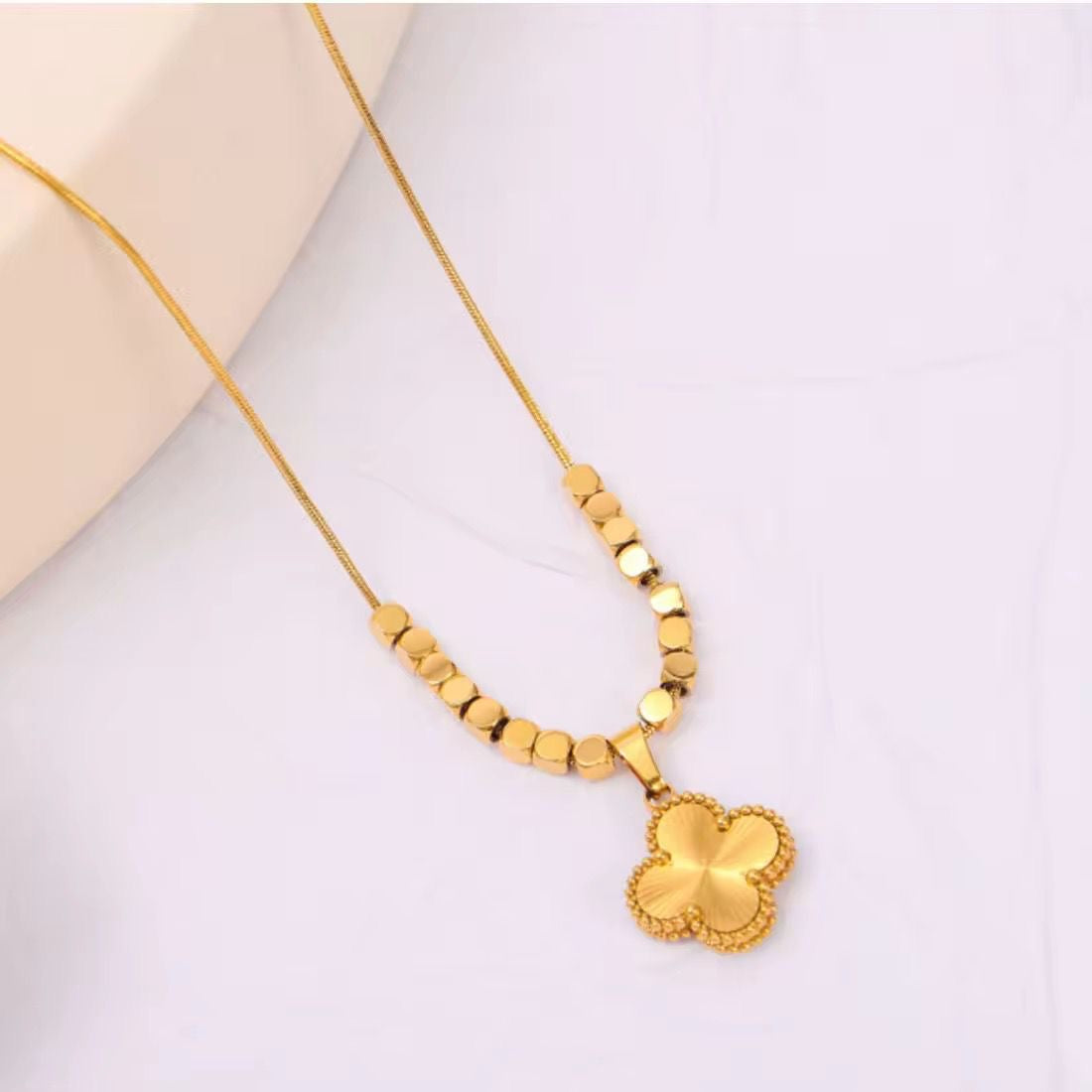 Amadora Necklace -18K