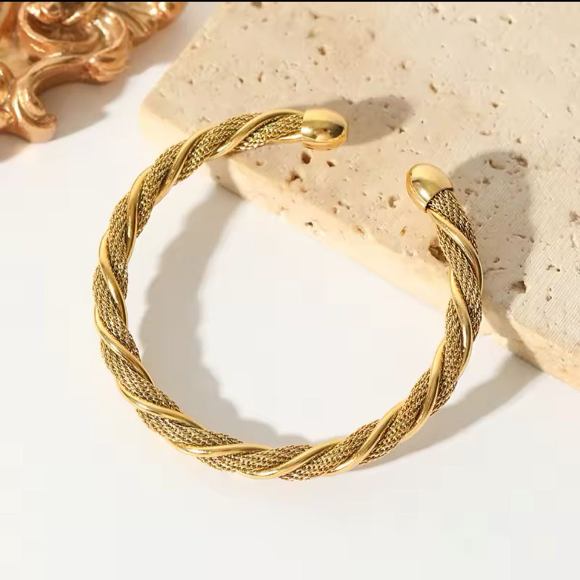 Luxe Twisted Bracelet -18K