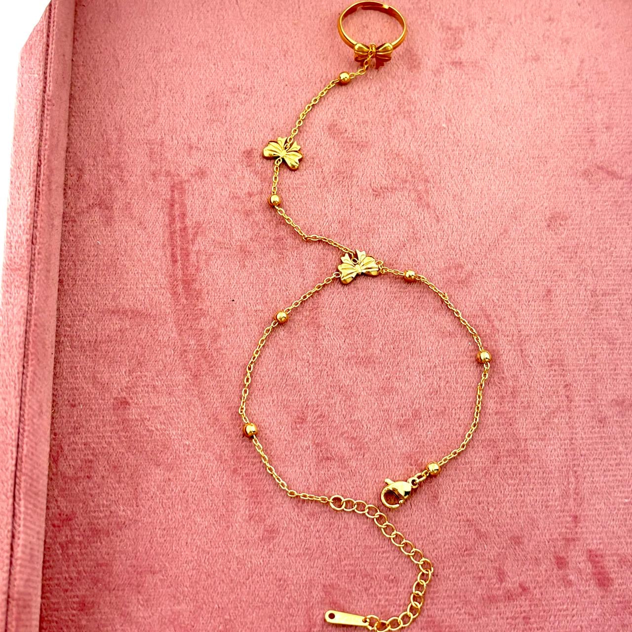 Disty Bow Hand Chain