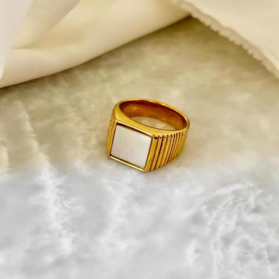 Vintage Insignia White Ring -18K