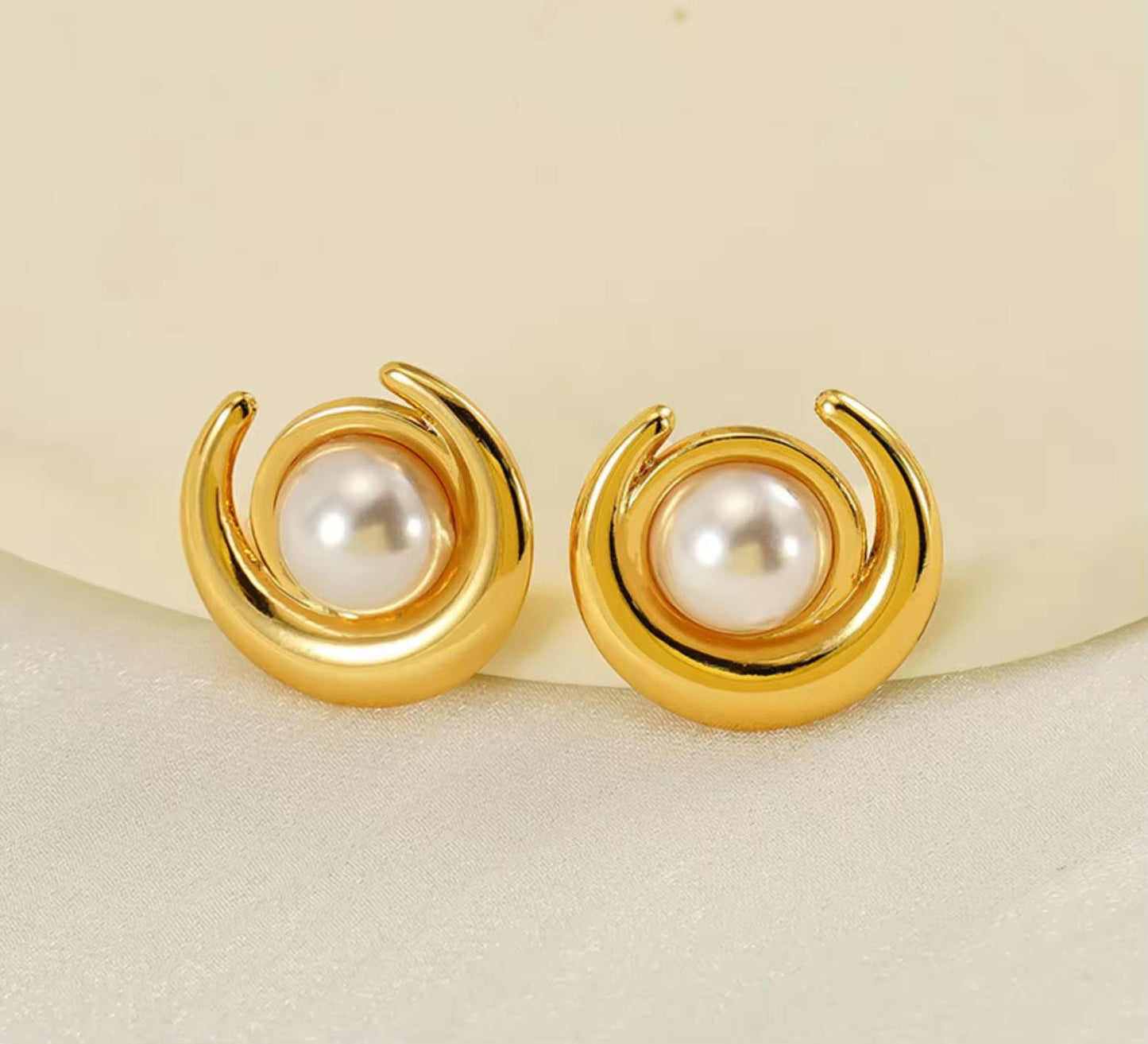 June Pearl Studs -18K