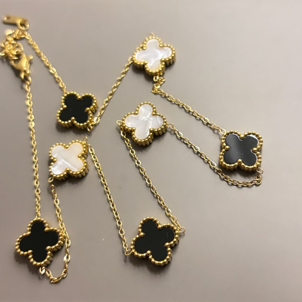 Luxe Black X White 7 Motifs Clover Necklace