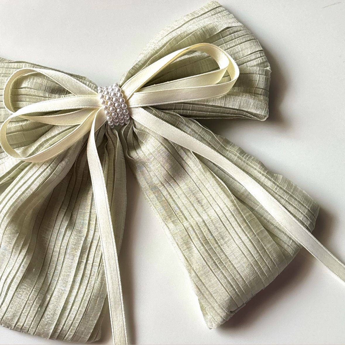 Matcha Pearle Bow Clip