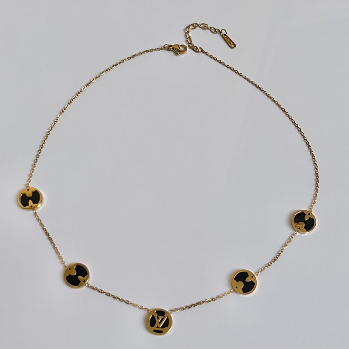 LV Luxe Blossom 5 Charm Necklace -18K