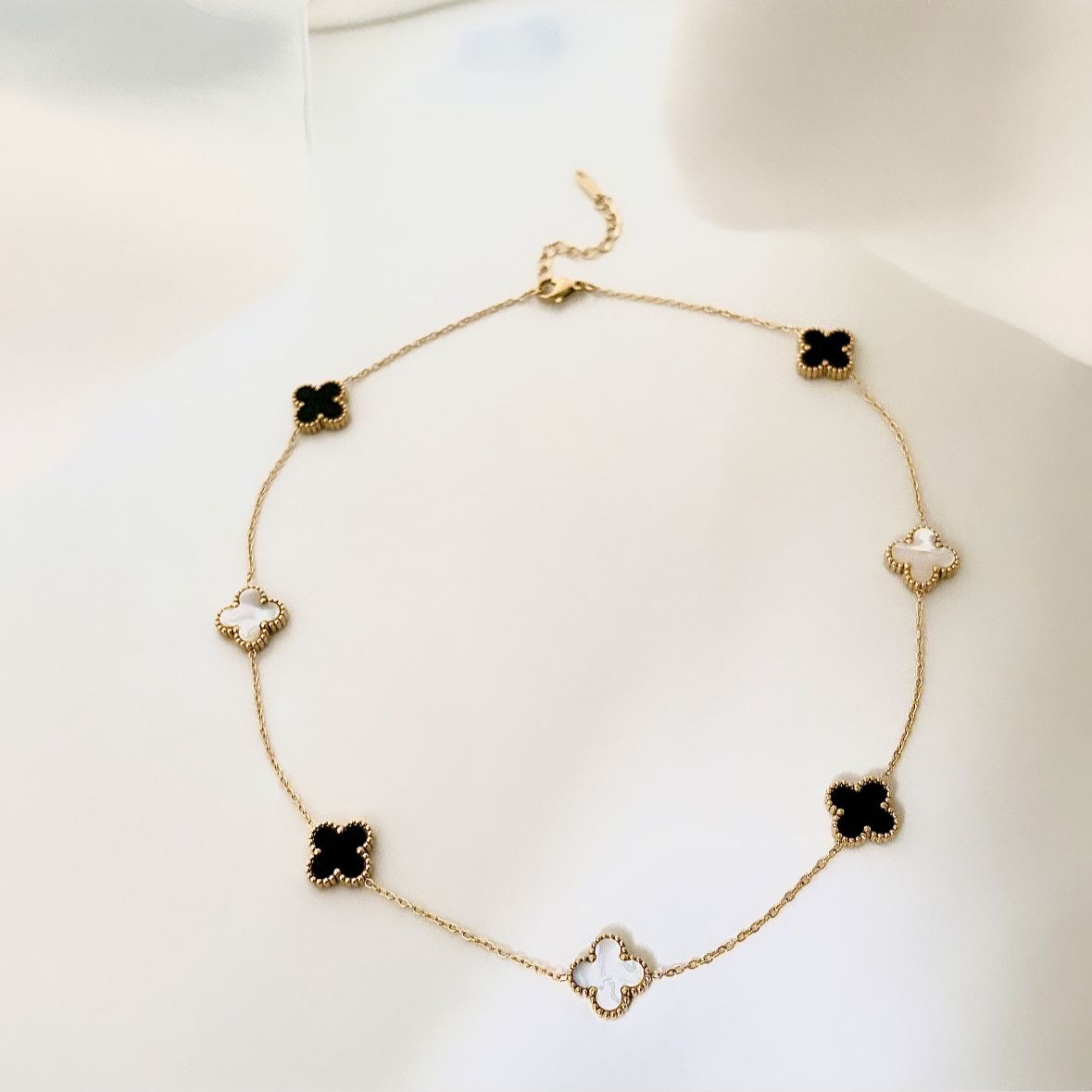 Luxe Black X White 7 Motifs Clover Necklace