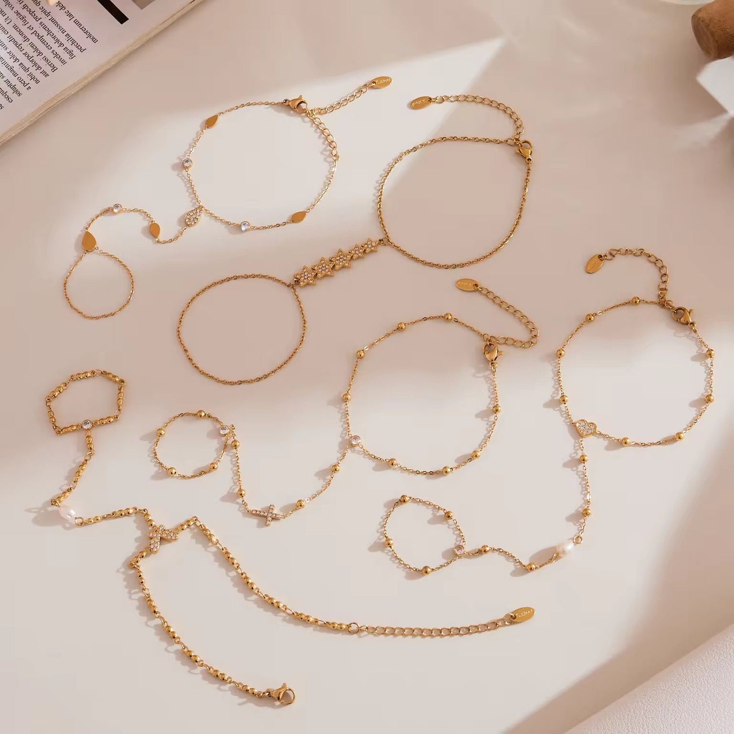 Diva’s Handchain