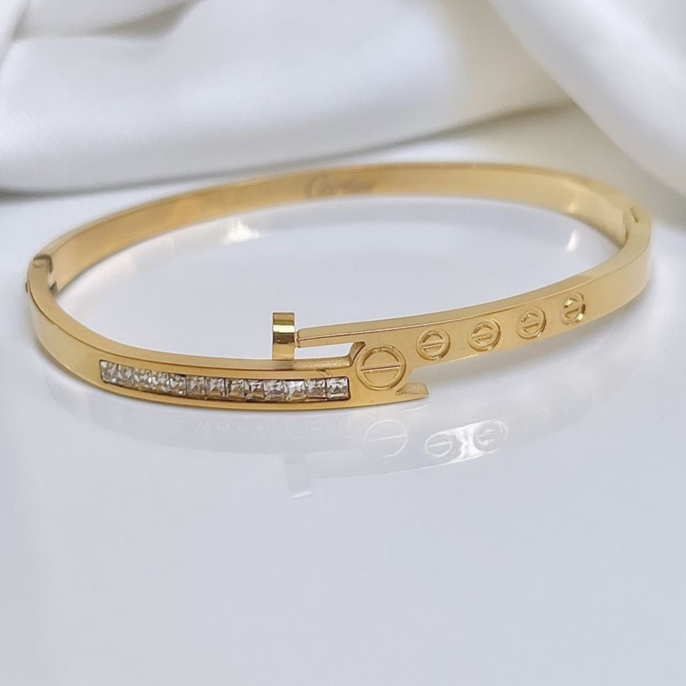 Baguette Cz Nail Bracelet -18K