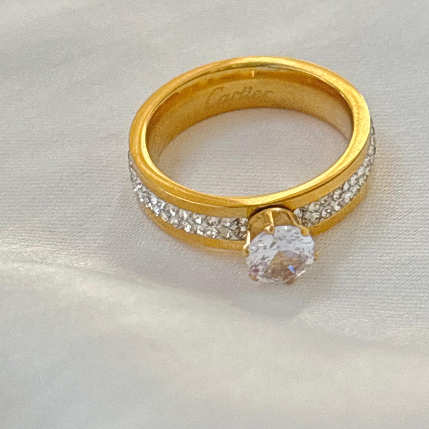 Sparkling Soltiare ring