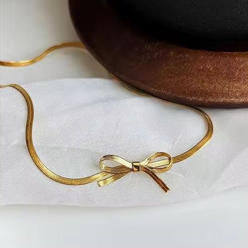 Maisy Bow Necklace