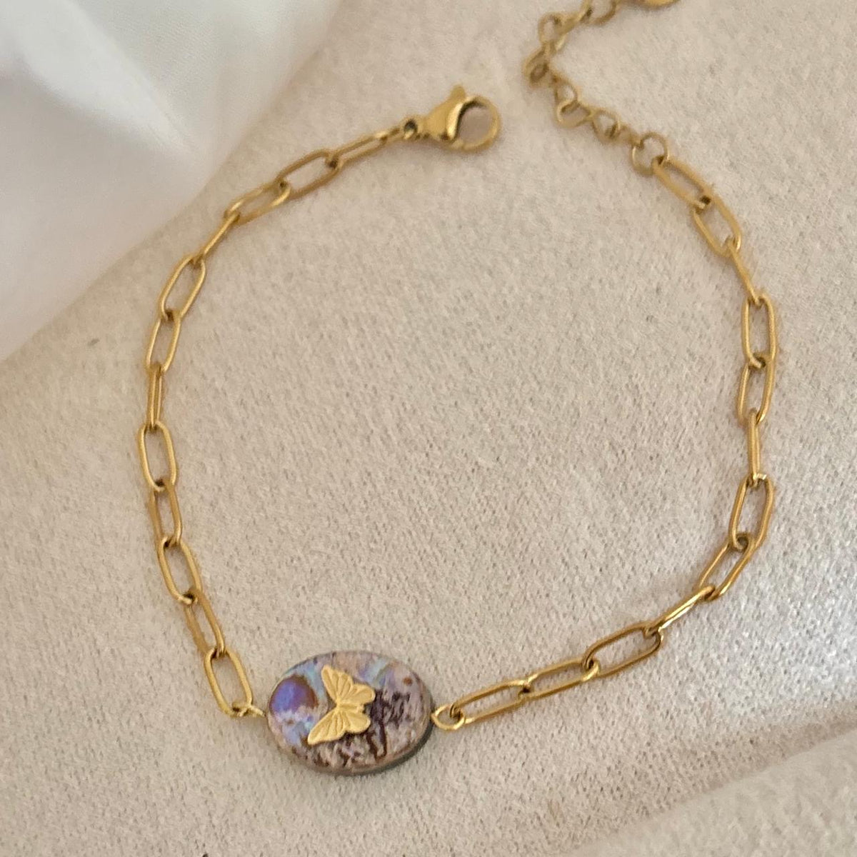 Nacre Flutter Bracelet