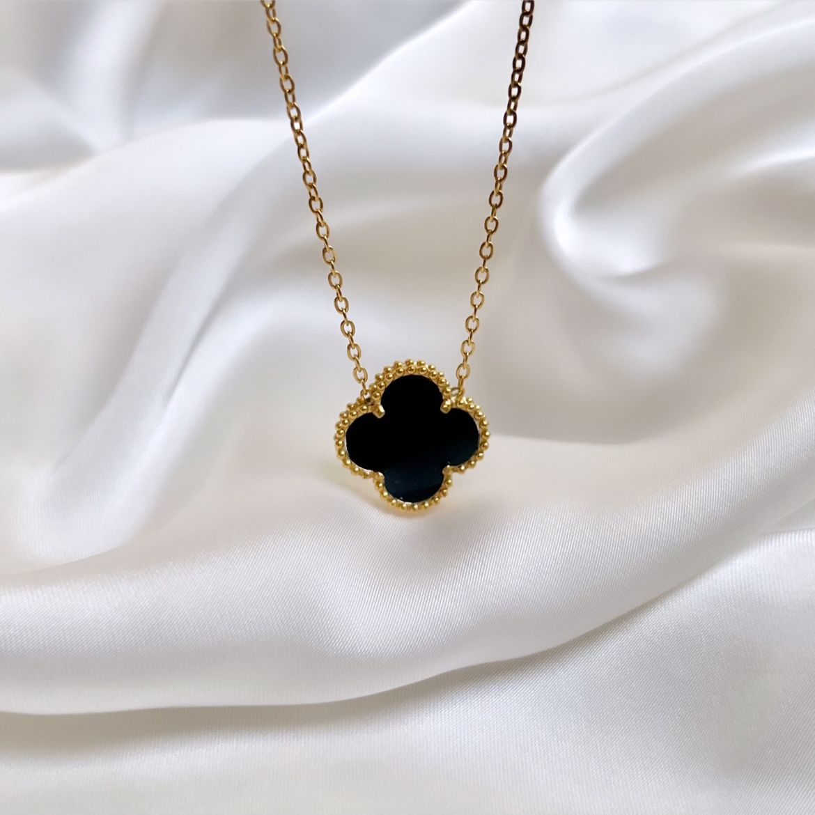 Luxurious Black Clover Necklace