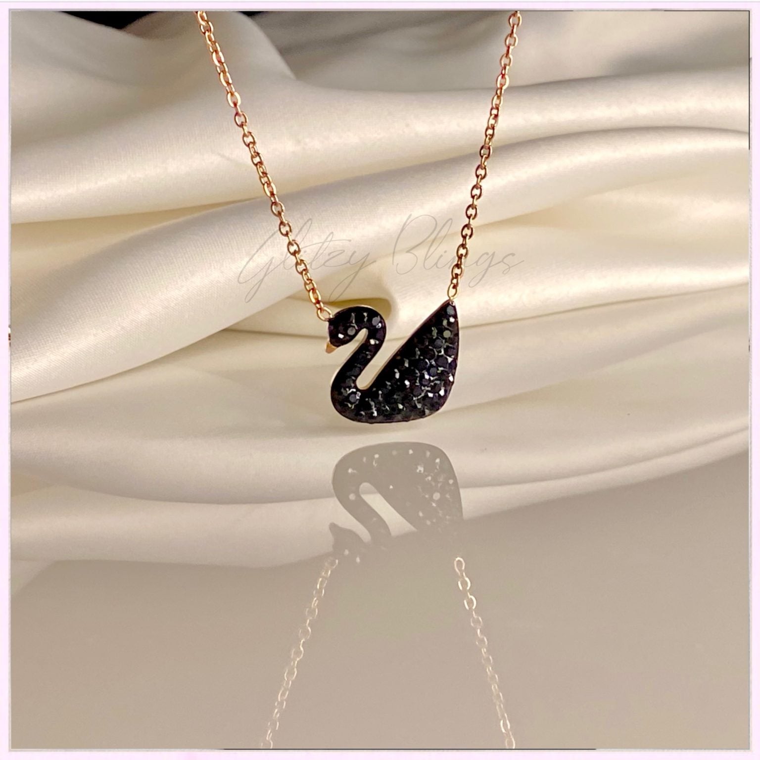 Swan deals chain black