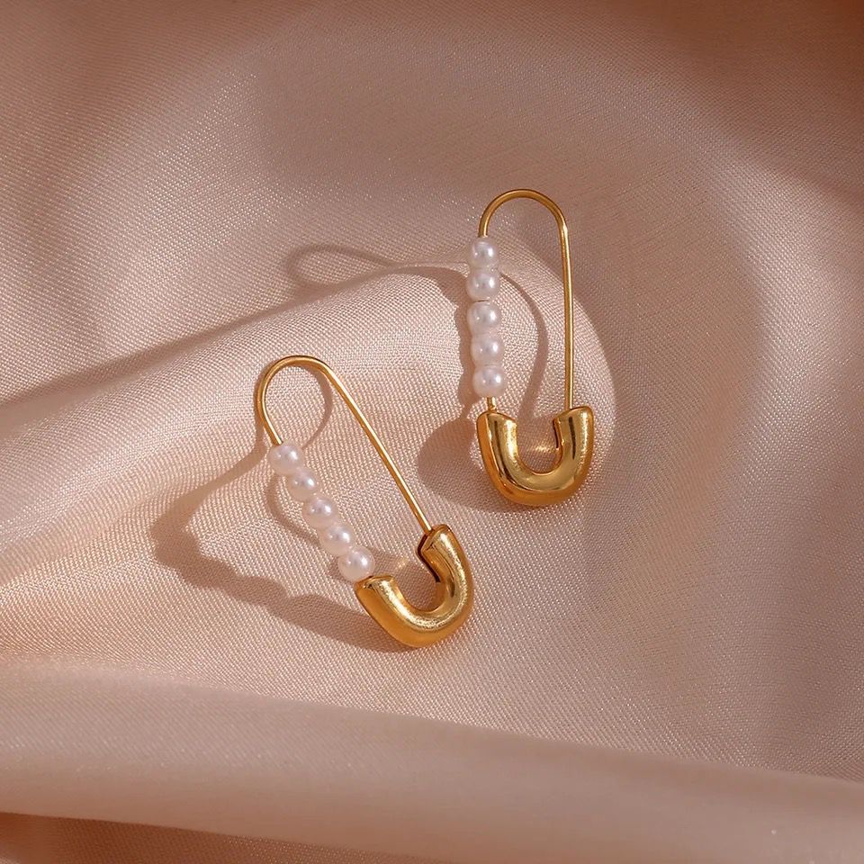 Pearl Safety Pin Studs