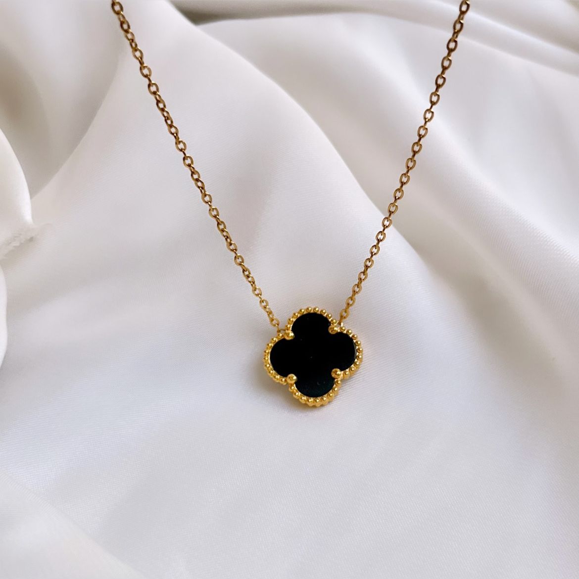 Luxurious Black Clover Necklace