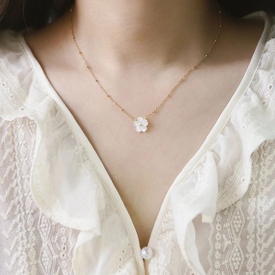 Natural Shell Flora Necklace -22K