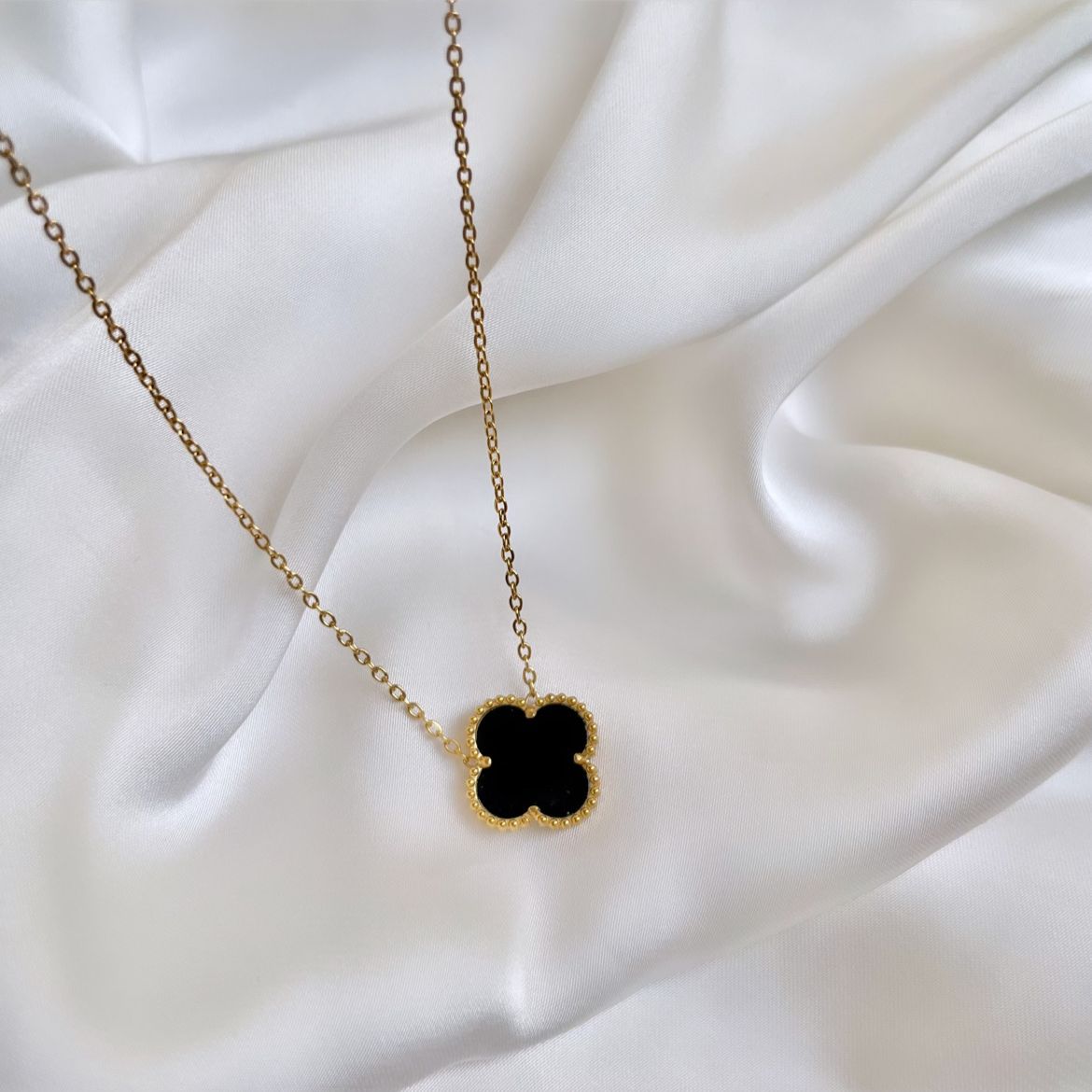 Luxurious Black Clover Necklace