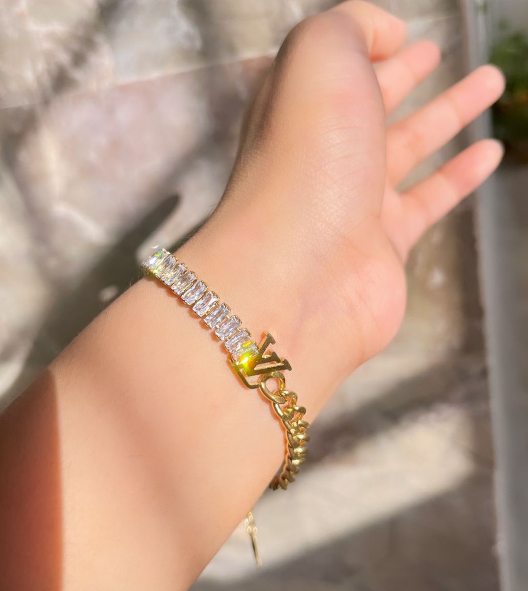 Luxurious Baguette Diamond x Curb Volt Bracelet