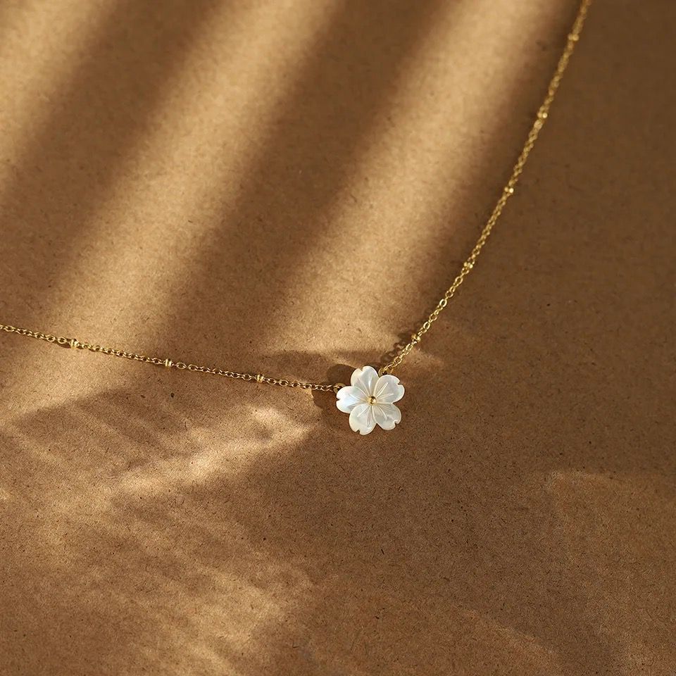 Natural Shell Flora Necklace -22K