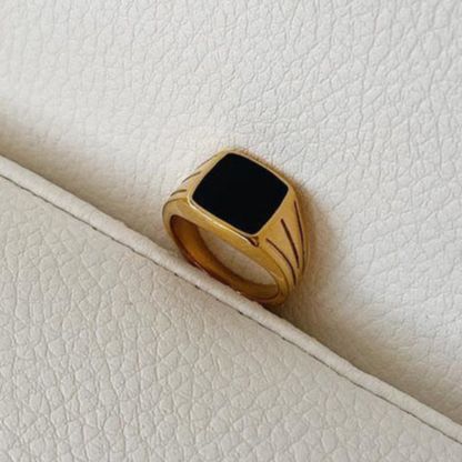 Portia Signet Ring -18K