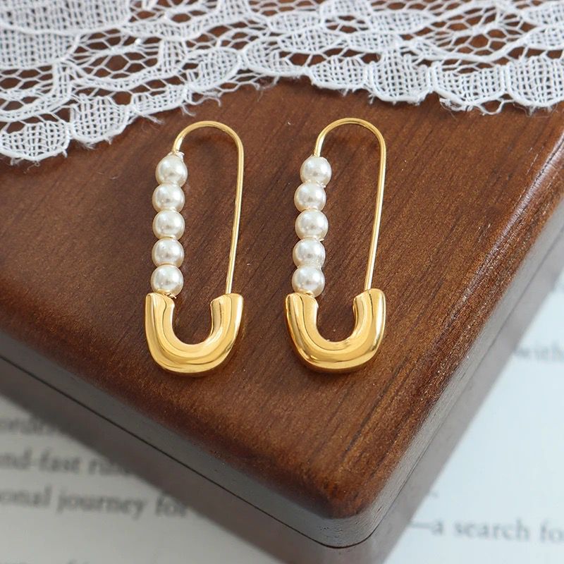 Pearl Safety Pin Studs